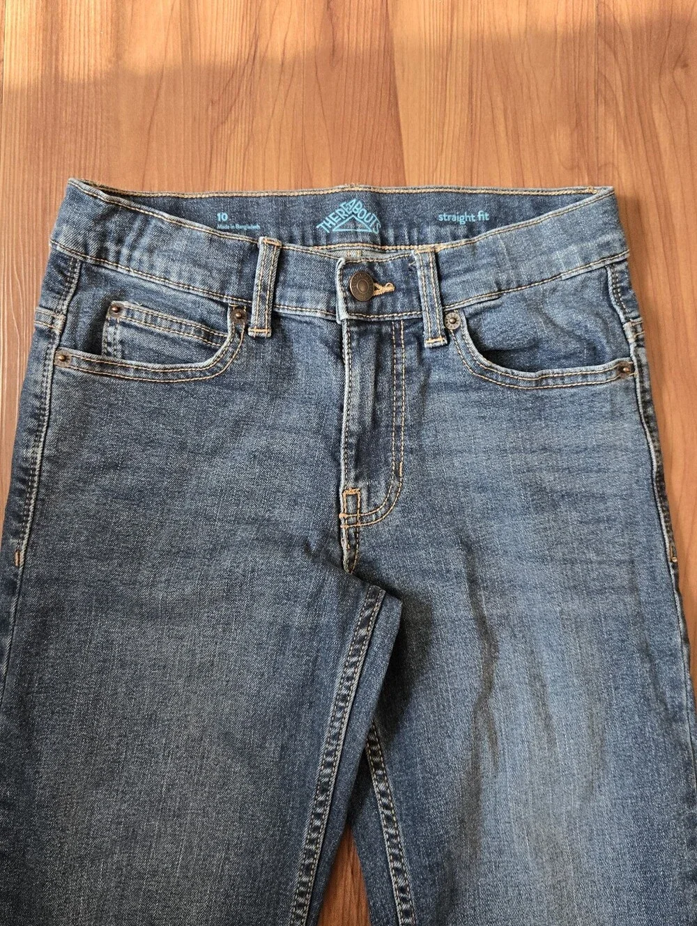 Classic Kids size 10 Straight-Leg Jeans in Medium Blue EUC Thereabouts